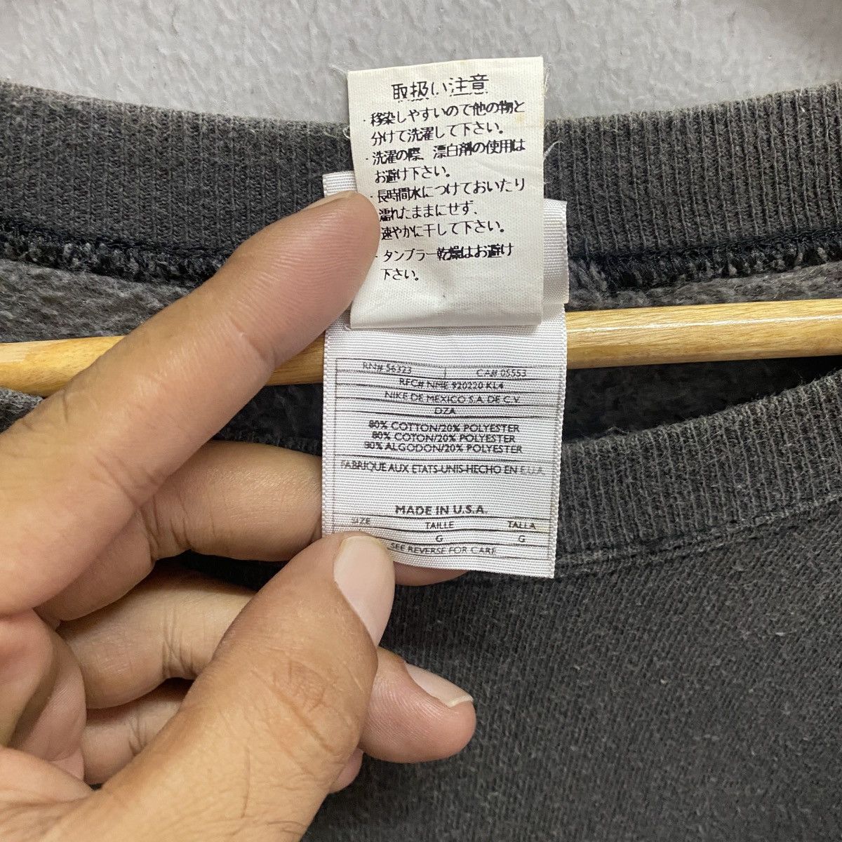 Nike Vintage 90's Nike Swoosh Faded Sweatshirt Size US L / EU 52-54 / 3 - 7 Thumbnail