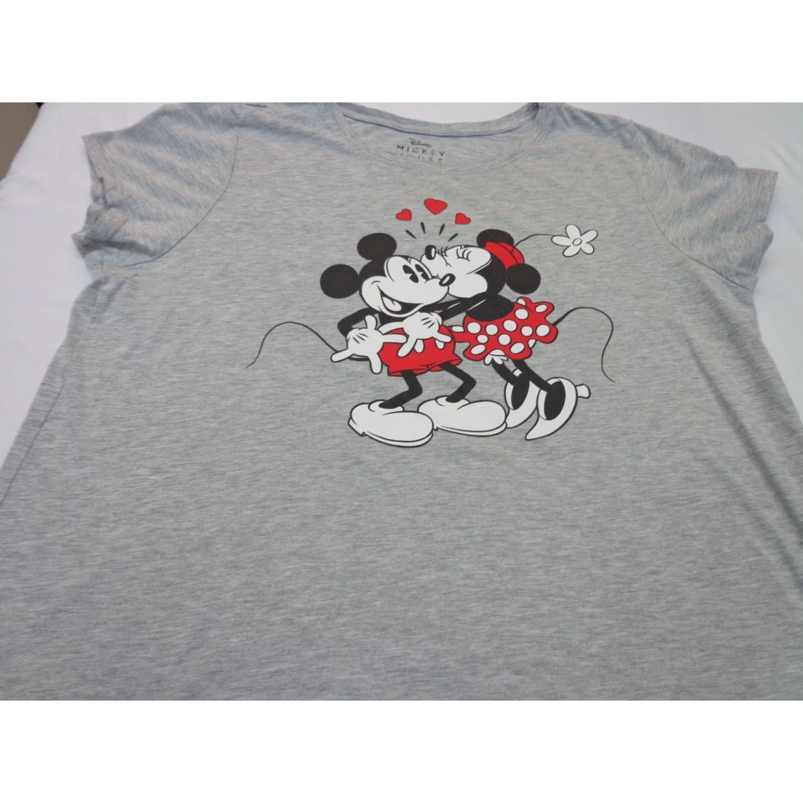 Disney Disney Mickey Mouse & Minnie Kissing Gray T-Shirt Women’s Size 2XL Size XXL / US 16-18 / IT 52-54 - 2 Thumbnail