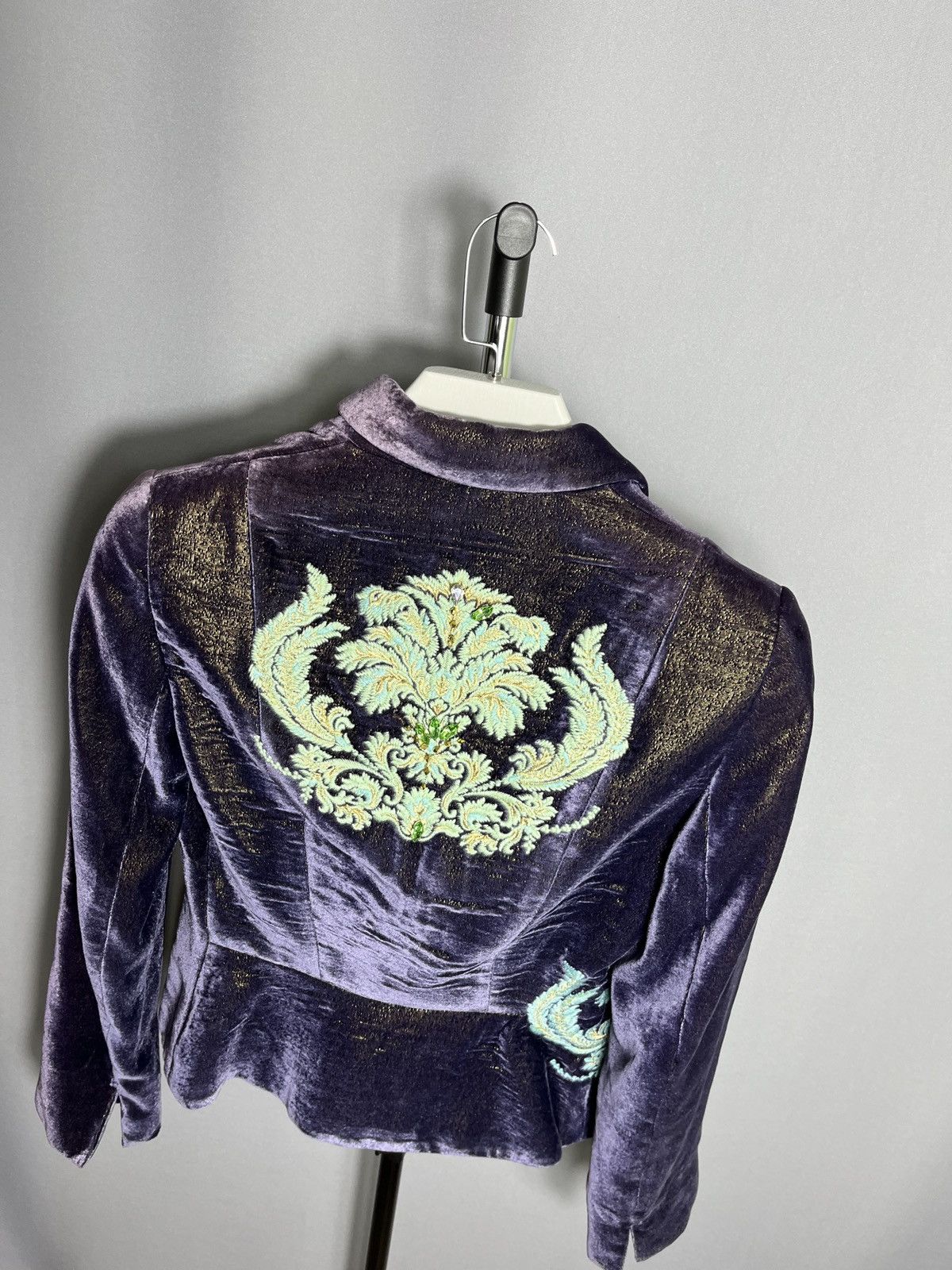 Blumarine blumarine jacket blazer embroidery flowers rayon purple velv Size S / US 4 / IT 40 - 8 Thumbnail