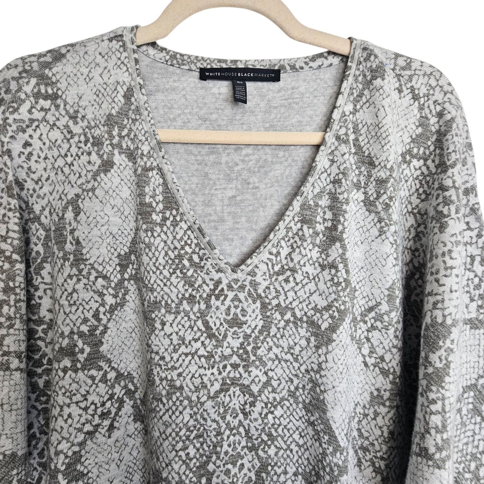 White House Black Market White House Black Market Sweater Snake Print Dolman Sleeve Size XS / US 0-2 / IT 36-38 - 2 Thumbnail