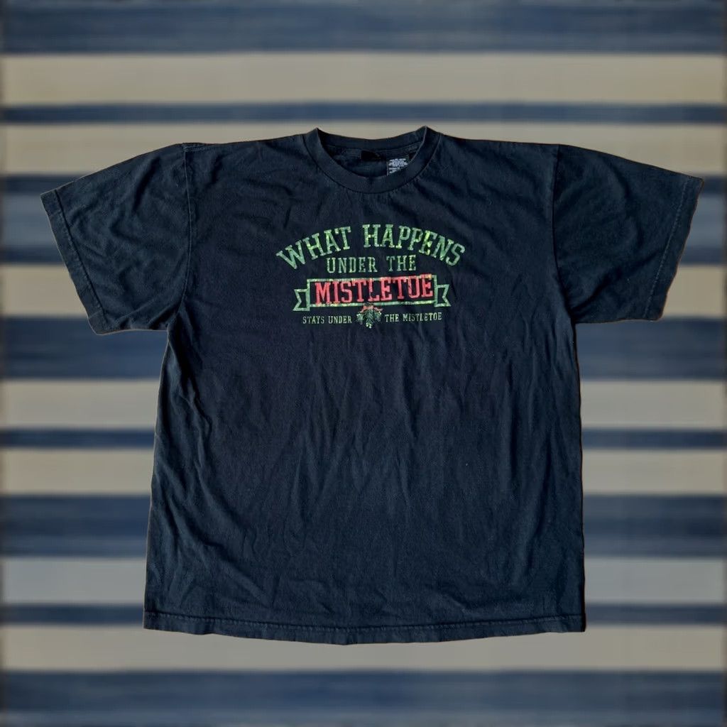 Vintage Vintage Dec. 25 What Happen Under the Mistletoe Stays Under the Mistletoe T-Shirt XL Black Graphic Tee Mens Size US XL / EU 56 / 4 - 1 Thumbnail