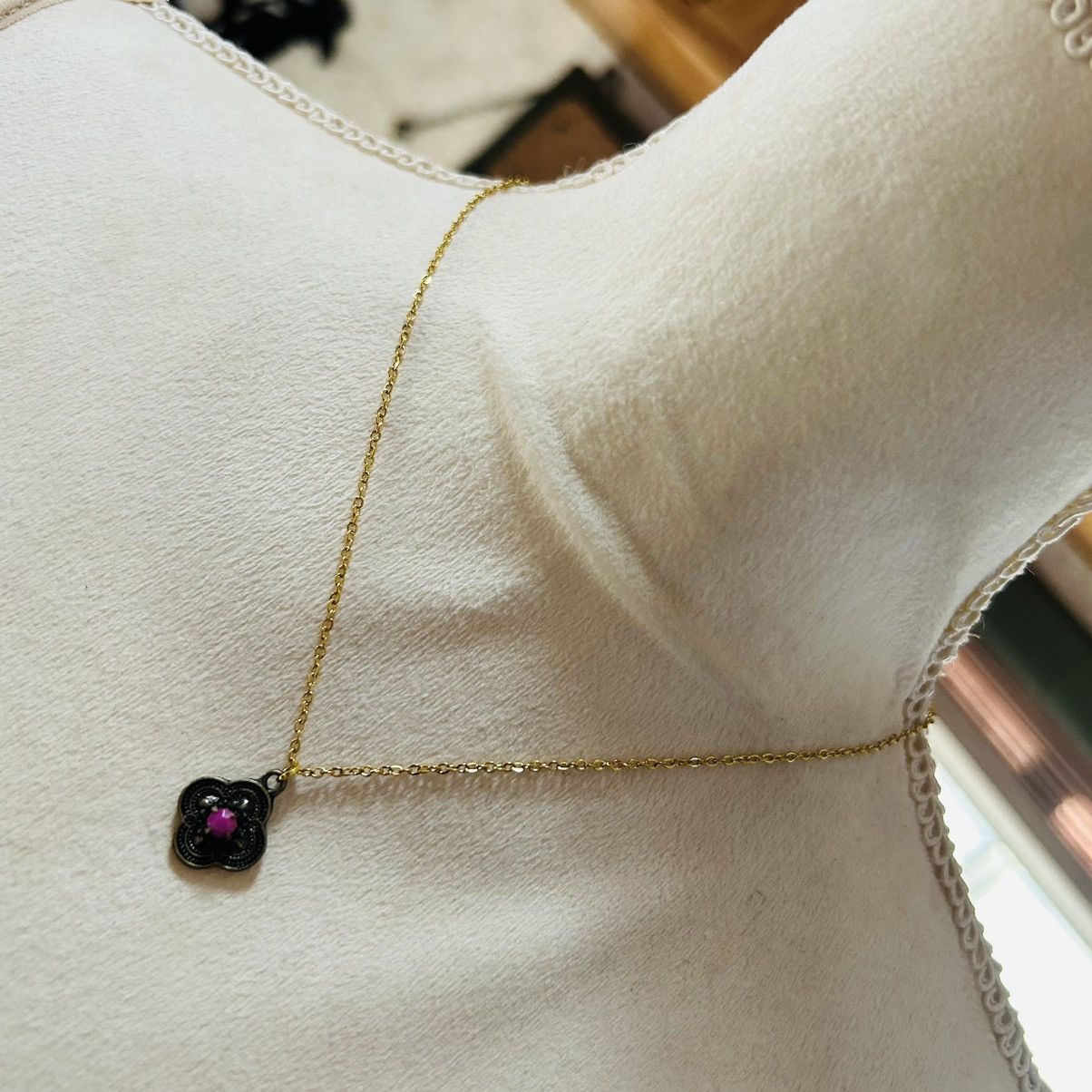 Vintage Vintage ruby tone glass stone pendant on chain necklace Size ONE SIZE - 1 Thumbnail