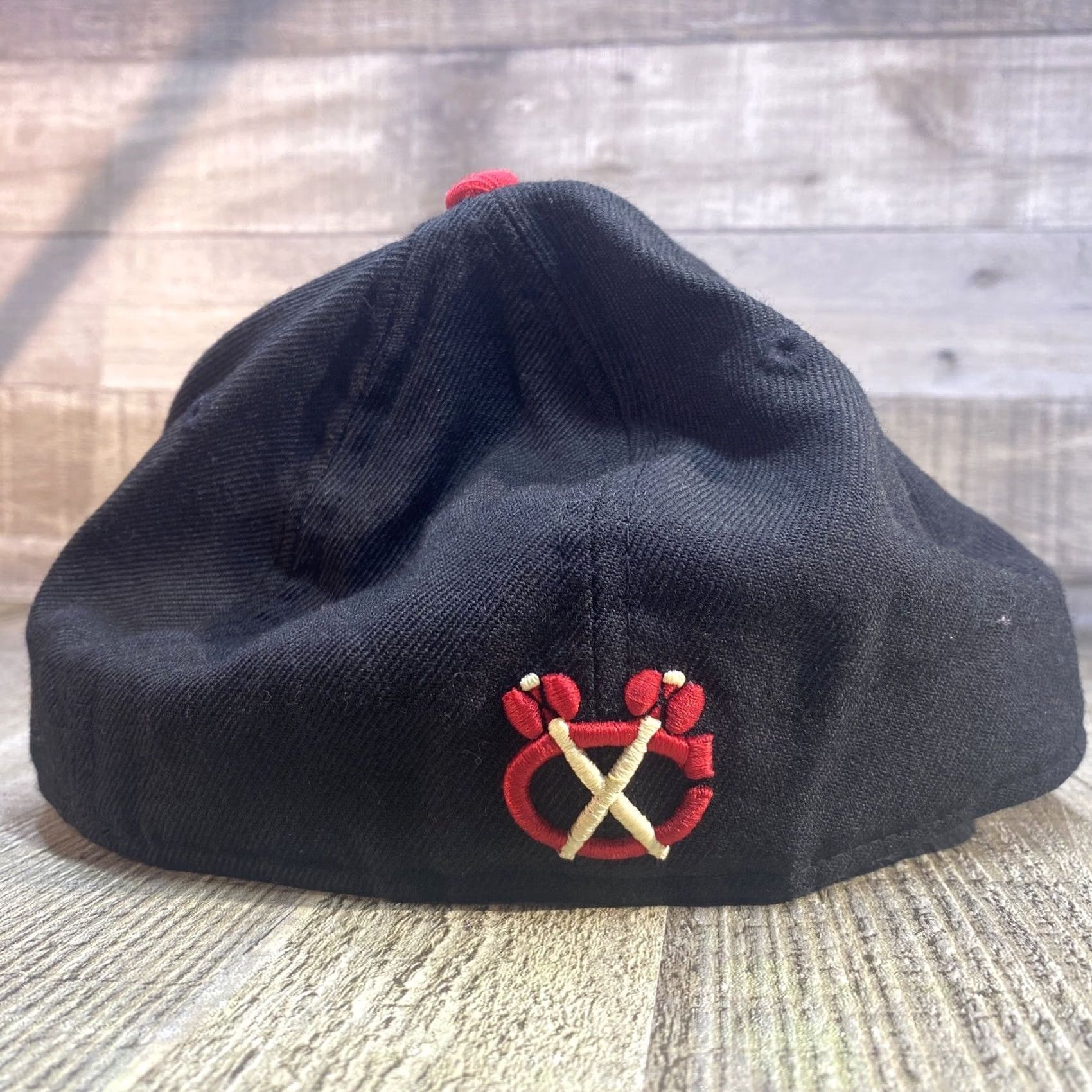 New Era VINTAGE New Era Chicago Black Hawks Fittes Hat 7 1/4 Hat Men Black 7 1/4 Size ONE SIZE - 3 Thumbnail