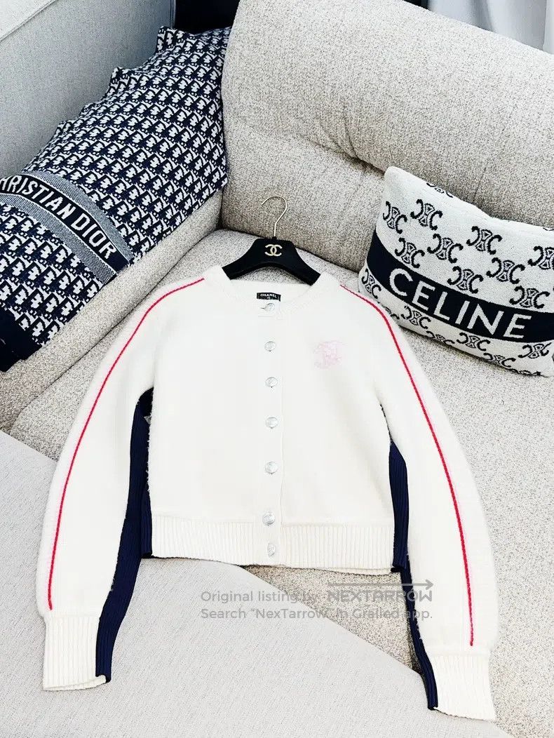 Chanel Chanel 21N coco neige ski series beige pink double c embro Size S / US 4 / IT 40 - 2 Thumbnail
