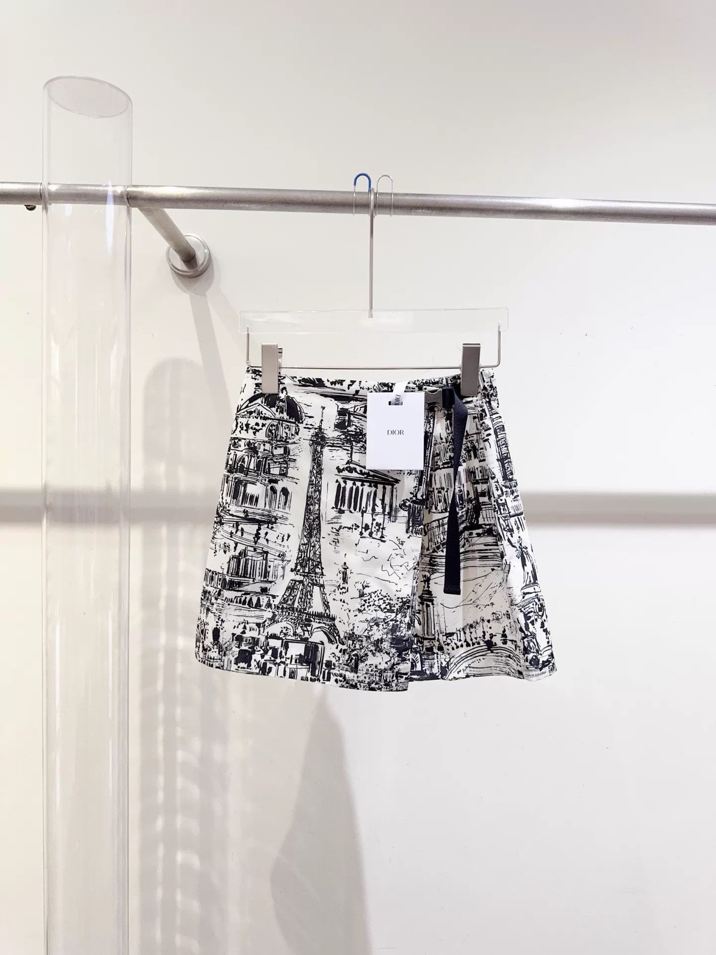 Dior Dior new F34 skirt waist 64-68 length 38 Size 25" / US 0 / IT 36 - 1 Thumbnail
