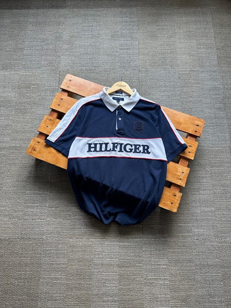 Other × Tommy Hilfiger TOMMY HILFIGER SPELLOUT COLLAR Size US XL / EU 56 / 4 - 1 Thumbnail