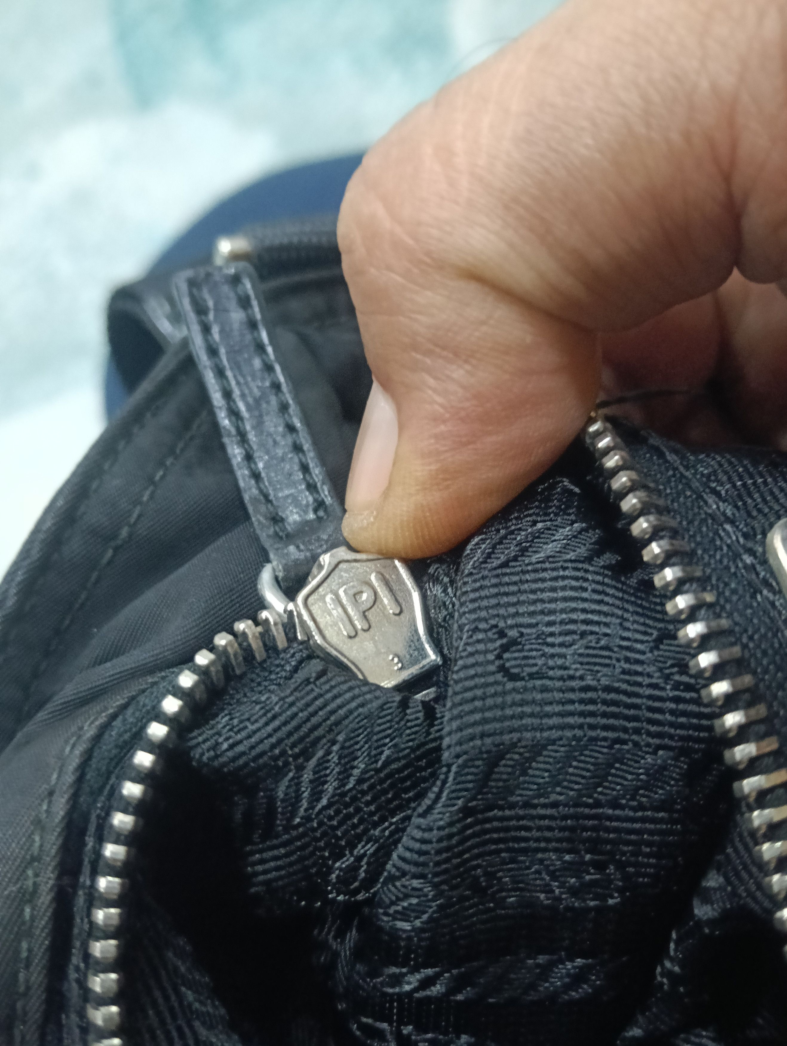 Prada × Vintage Prada Slingbag Size ONE SIZE - 8 Thumbnail