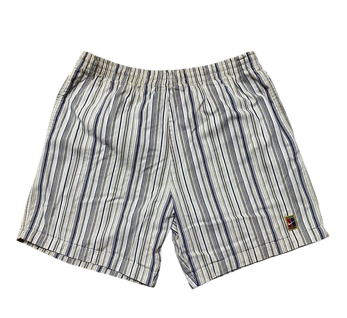Vtg 90s Nike challenge court short with a striped pattern