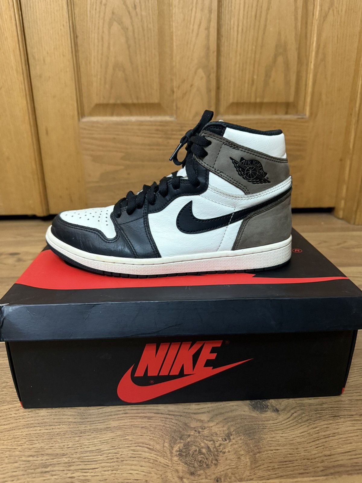 Jordan Brand Air Jordan 1 High “Mocha” Size 8M Size US 8 / EU 41 - 1 Thumbnail
