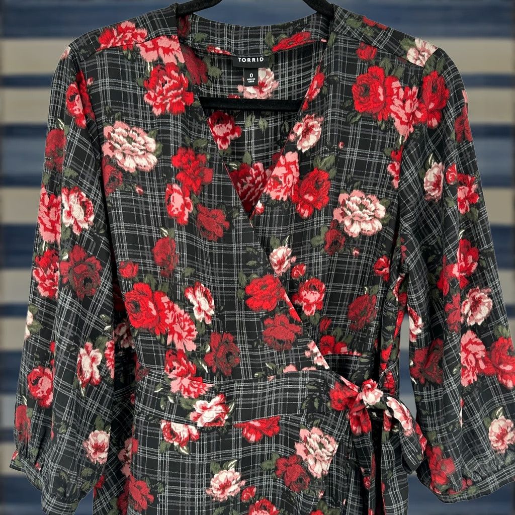 Torrid Torrid Wrap Dress Chiffon Blouse Floral Plaid V-Neck 3/4 Sleeve Tie High-Low Ruffle Multicolor Black Red Grey Size L Womens Regular Size L / US 10 / IT 46 - 1 Thumbnail