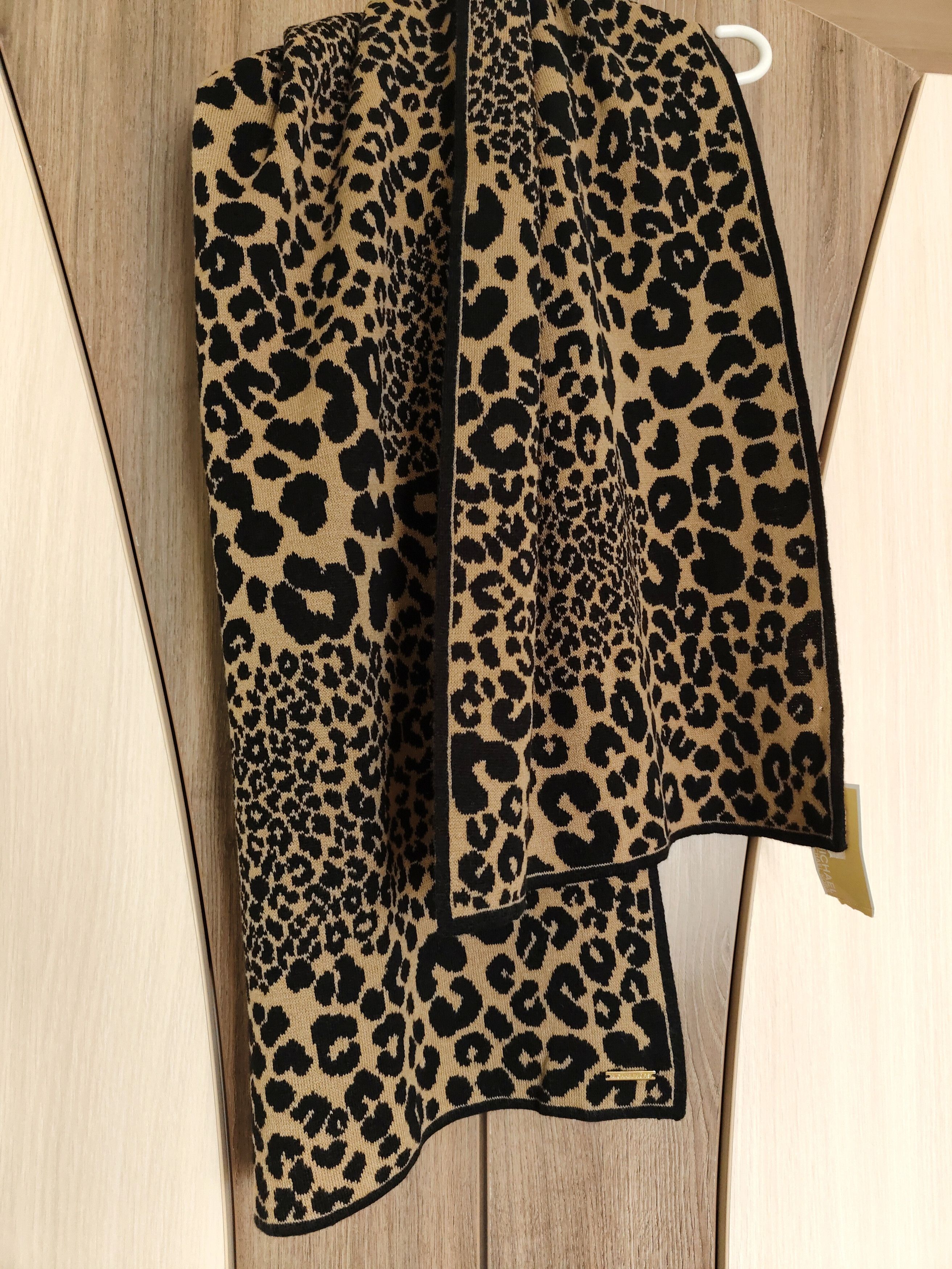 Michael Kors Michael Kors Leopard Scarf MK Leopard Women's Scarf Size ONE SIZE - 3 Thumbnail