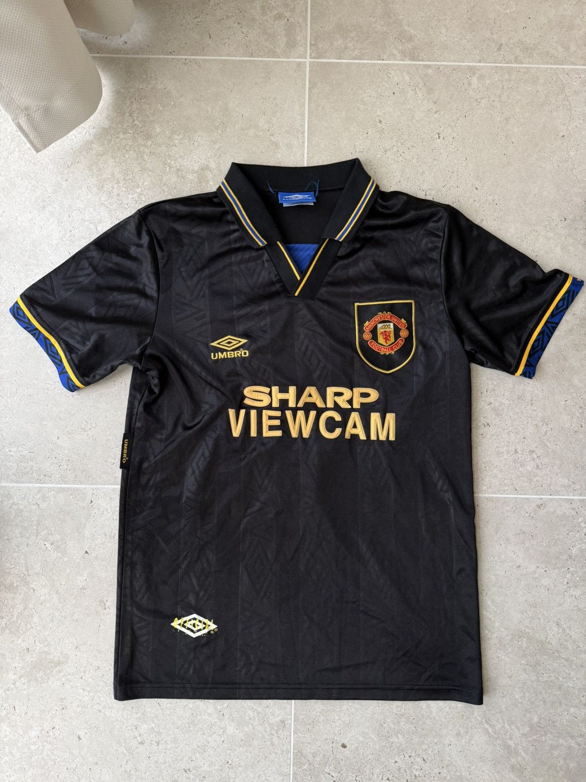 Umbro 🩸RARE🩸Umbro Manchester United 1993/1994 Cantona #7 Jersey Size US XL / EU 56 / 4 - 1 Thumbnail
