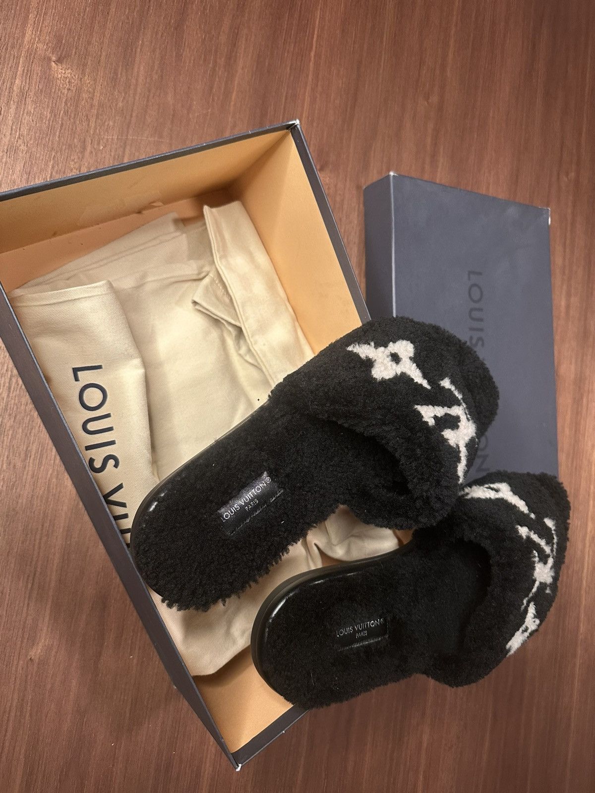 Louis Vuitton Louis Vuitton Shearling Magnetic Slides Women's Sz: 11 Size US 11 / IT 41 - 7 Thumbnail
