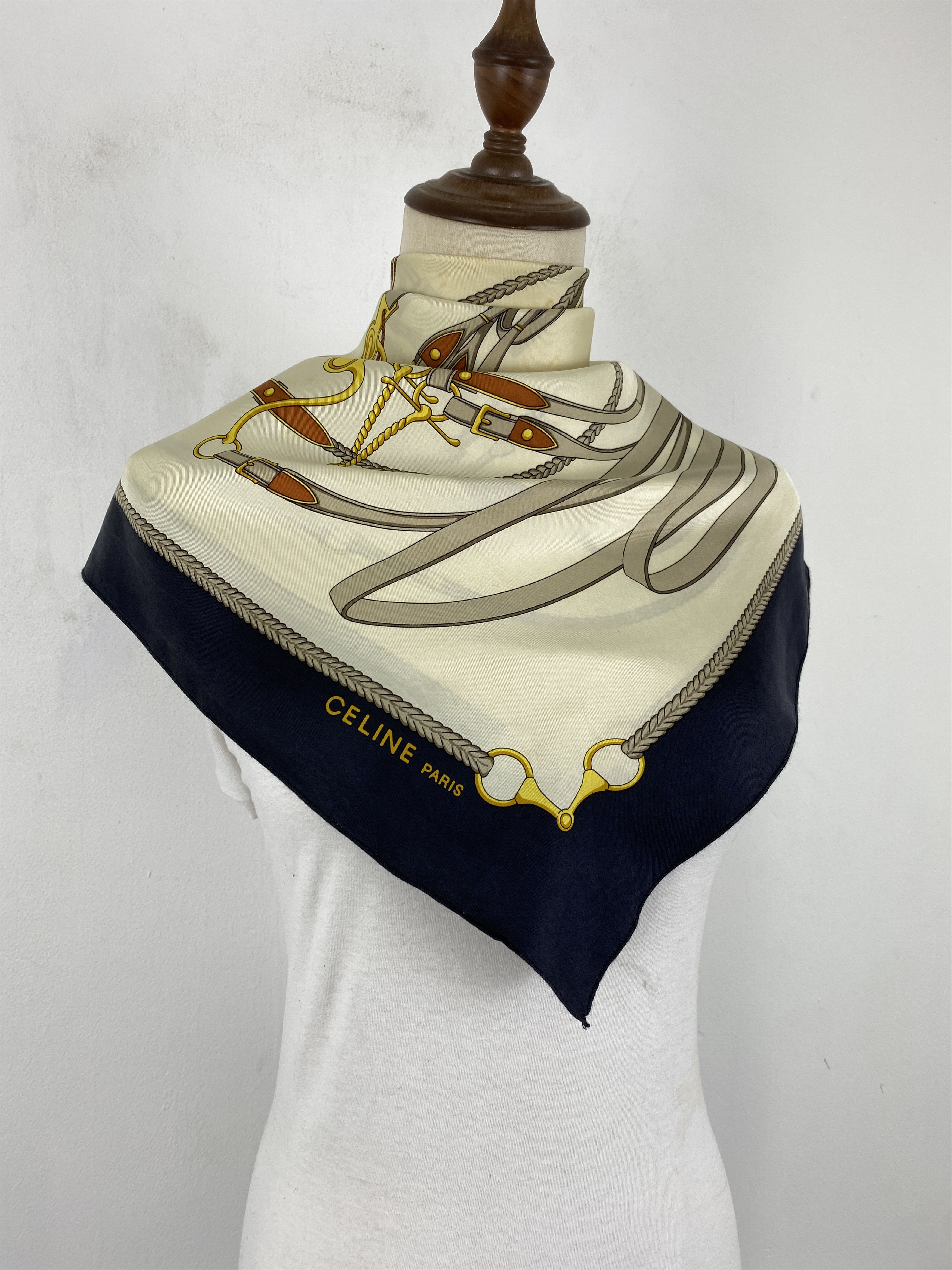 Celine × Vintage Vintage Celine Foulards / Silk Scarf / Silk Shawl SN0019 Size ONE SIZE - 2 Thumbnail