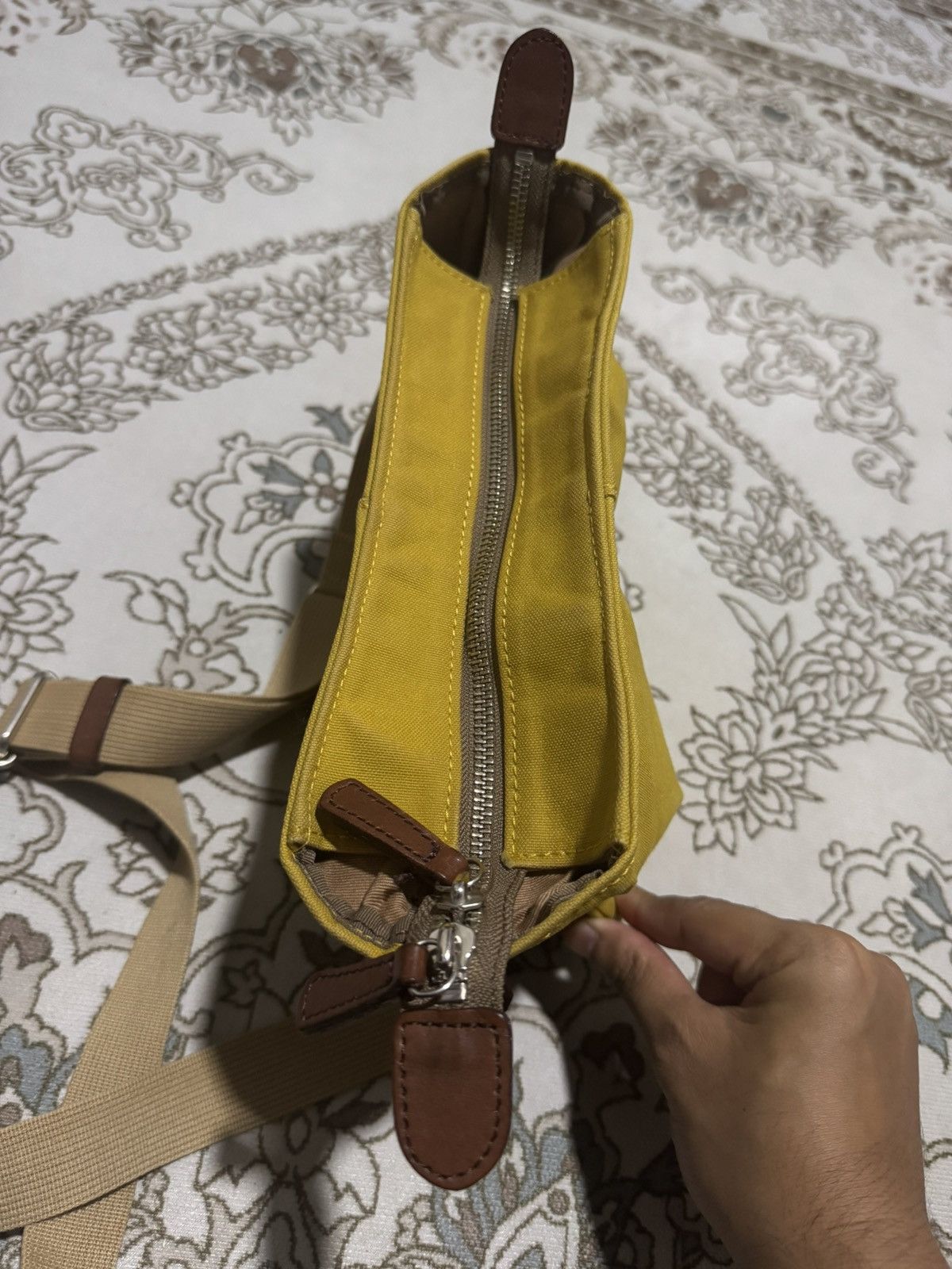 Canvas × Japanese Brand × Snow Peak OG Snow Peak Everyday Hard Cancas + Leather Sling Bag Size ONE SIZE - 3 Thumbnail