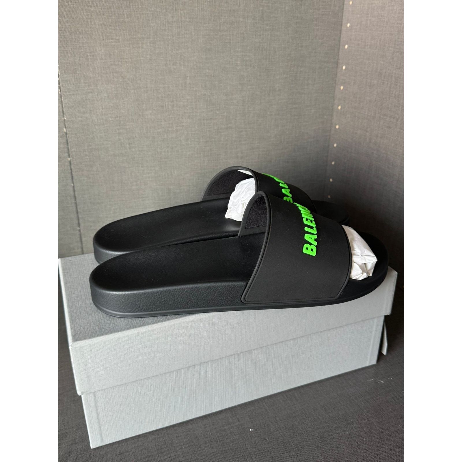 Balenciaga o1alis0126 Smooth Rubber Logo Pool Slide Slipper Black Size US 13 / EU 46 - 3 Thumbnail