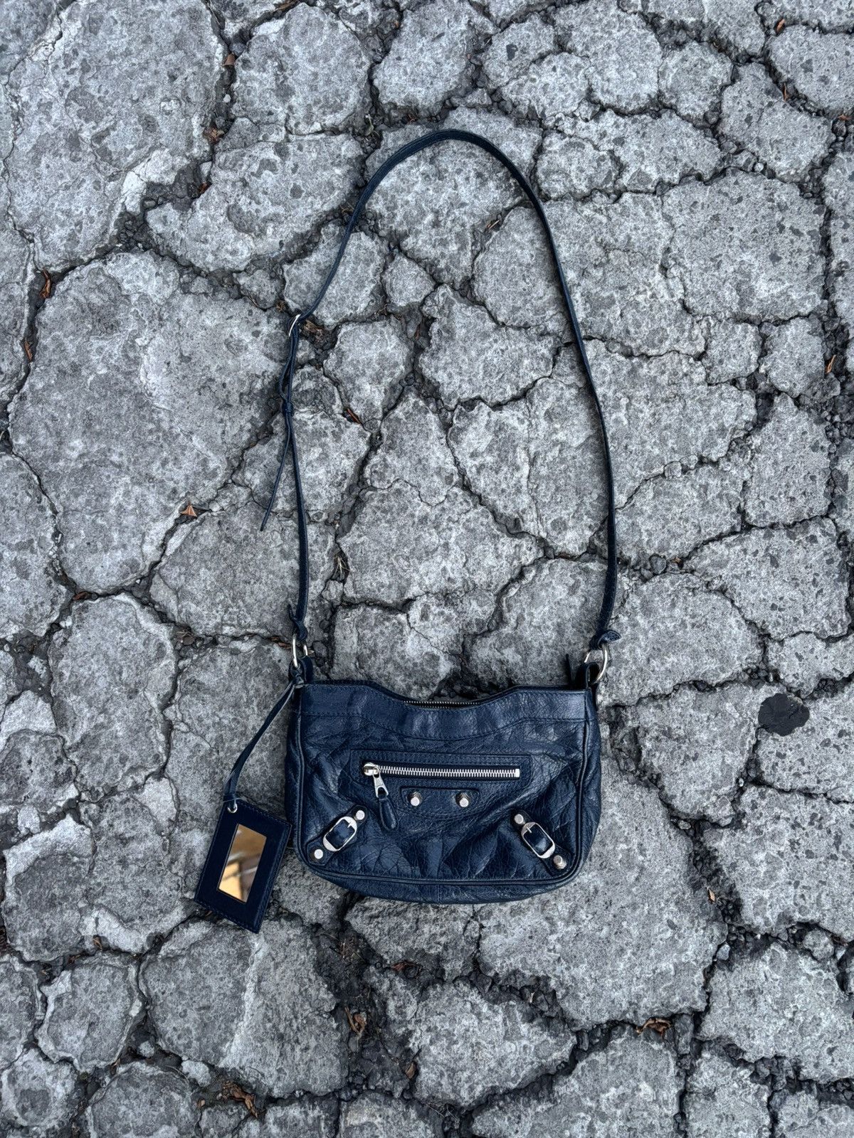 BALENCIAGA ネイビー　ボディバッグ Balenciaga Navy Waist Bag – Consign of the Times ™