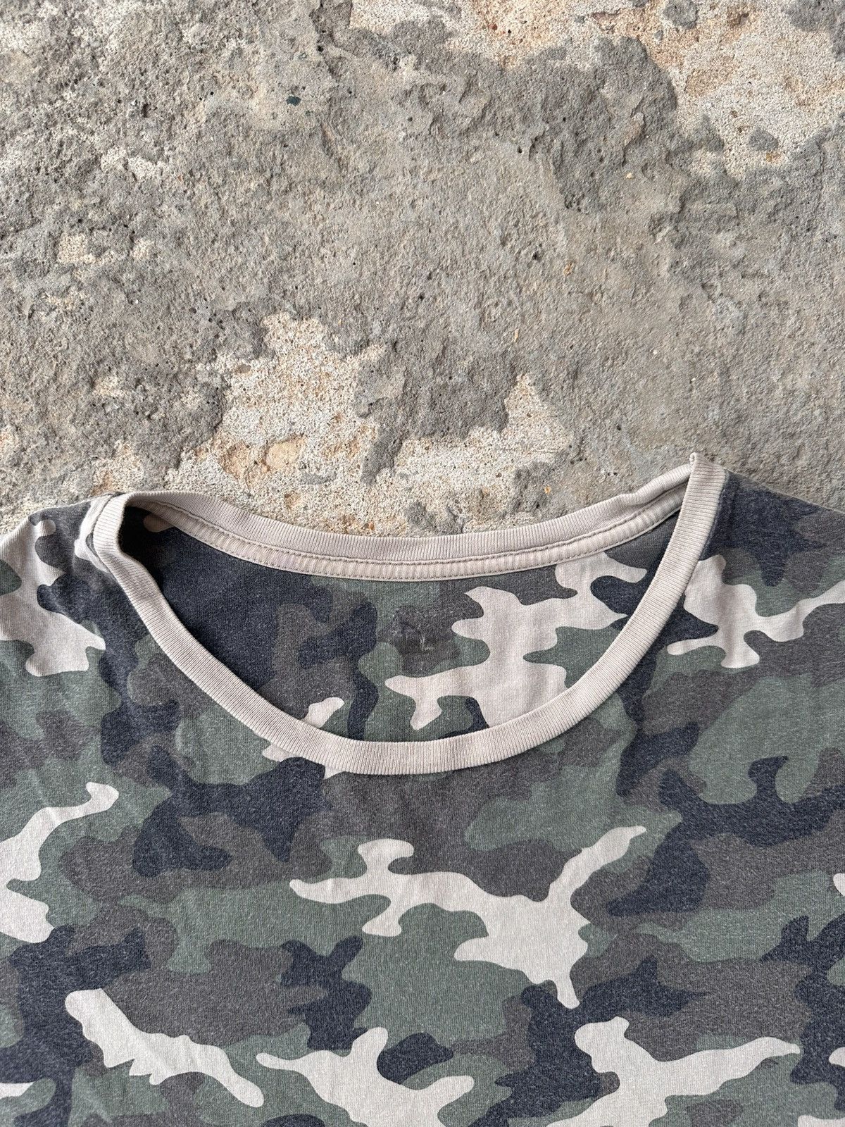 Vintage Y2K Camo Print Tshirt Size US XL / EU 56 / 4 - 2 Thumbnail
