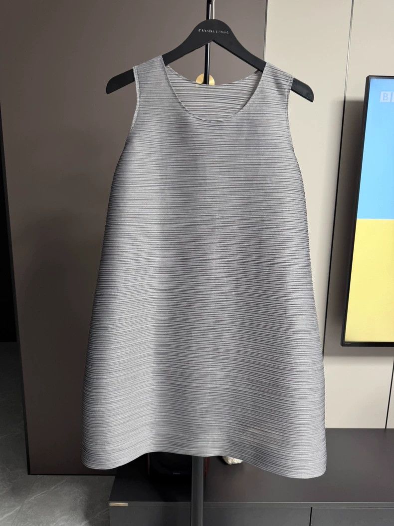 Issey Miyake Issey Miyake size:3 Dark grey horizontal stripe spring dre Size S / US 4 / IT 40 - 1 Thumbnail
