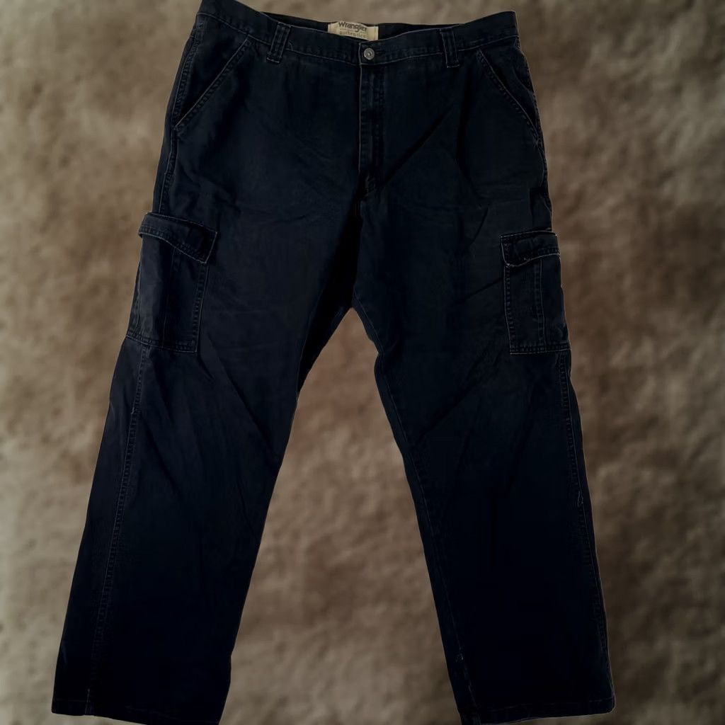 Wrangler Wrangler Pants Mens Size 34 Inseam 32 Black Relaxed Fit Cargo Utility Work Pants Mens Relaxed 34x32 Black Wrangler Cargo 5-Pocket Solid Cotton Denim? Size US 34 / EU 50 - 1 Thumbnail