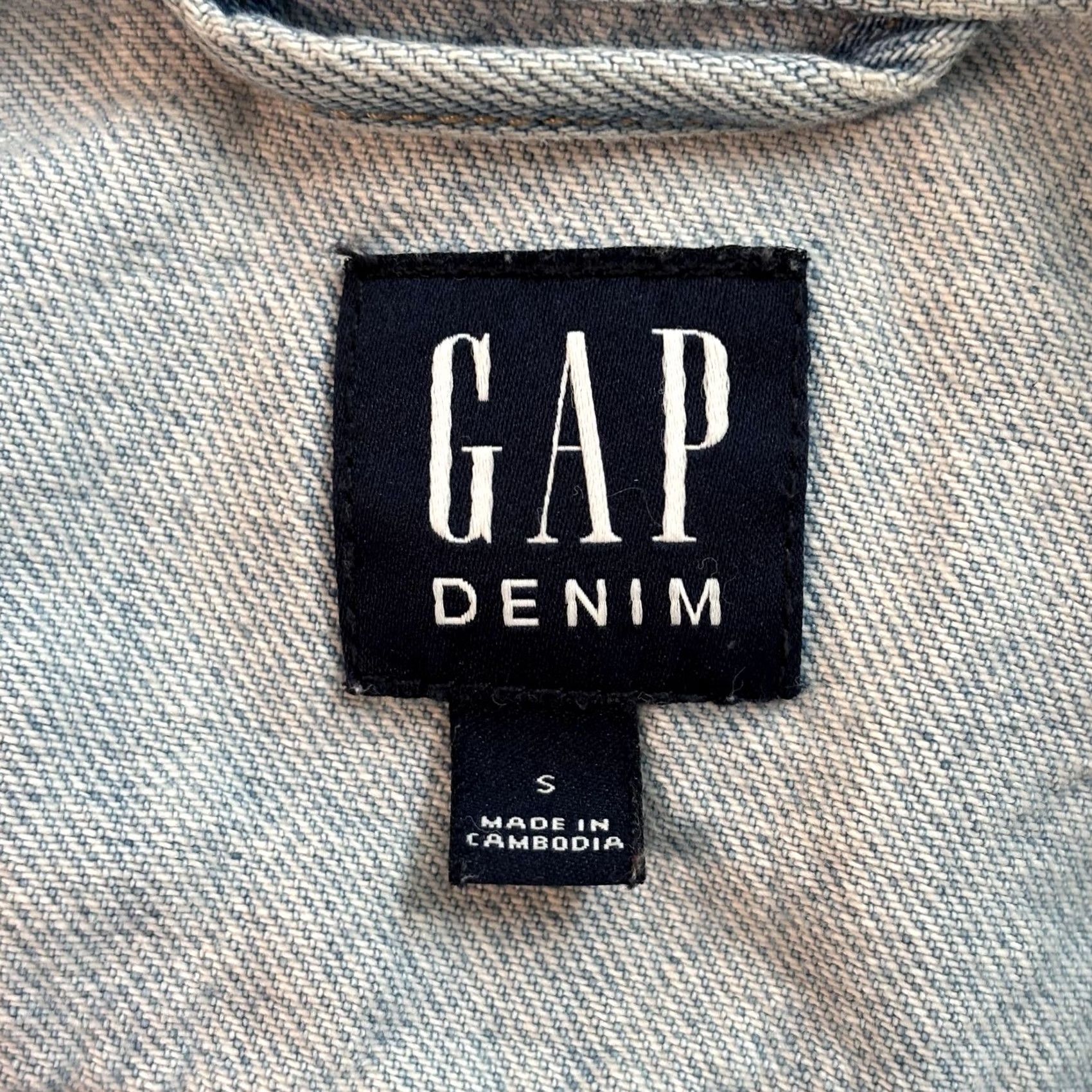 Gap GAP Denim Jacket Womens Small Light Blue Wash Distressed Trucker Button Front Size S / US 4 / IT 40 - 2 Thumbnail