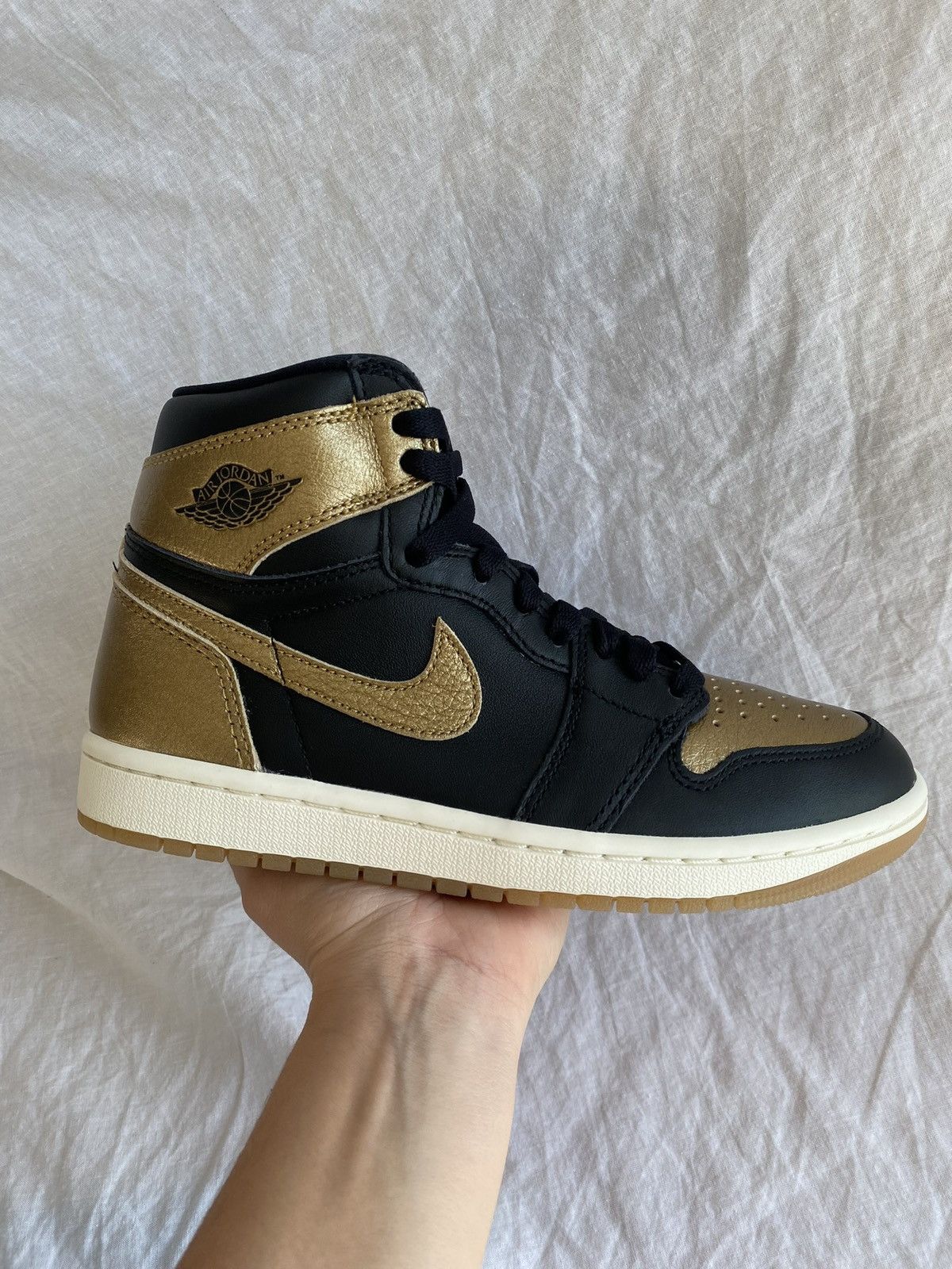 Jordan Brand Nike Air Jordan One Metalic Gold Size US 5.5 / EU 38 - 2 Thumbnail