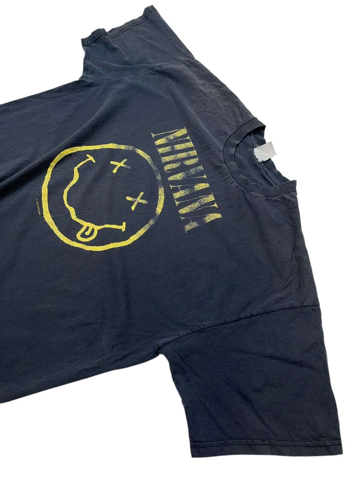 Band Tees Vintage 1992 Nirvana Smiley Face Distressed T-shirt Size US XL / EU 56 / 4 - 4 Thumbnail