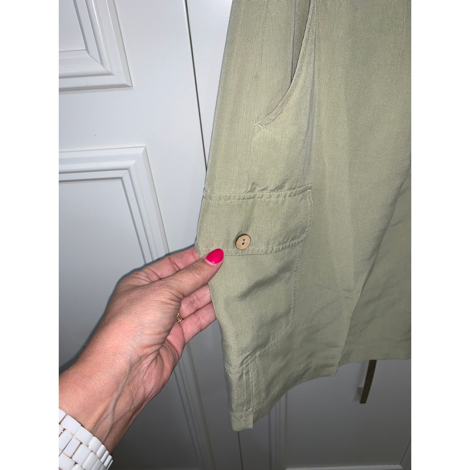 Tommy Bahama Tommy Bahama Women's Cargo Shorts Green Size 16 Solid Silk Size 38" / US 16 / IT 52 - 2 Thumbnail
