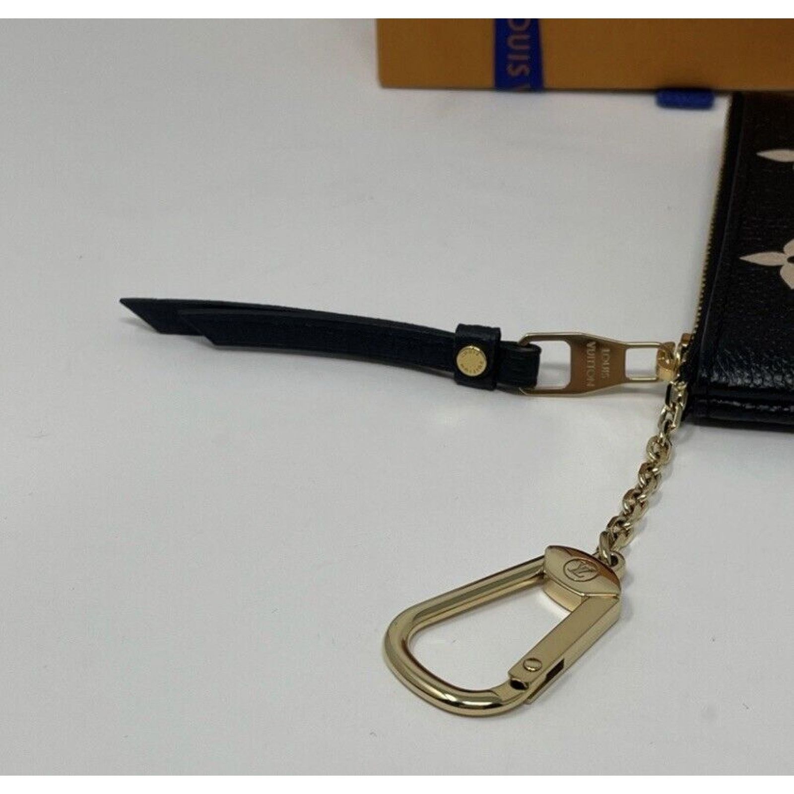Louis Vuitton Louis Vuitton Bicolor KEY CLES POUCH BNIB Size ONE SIZE - 9 Thumbnail