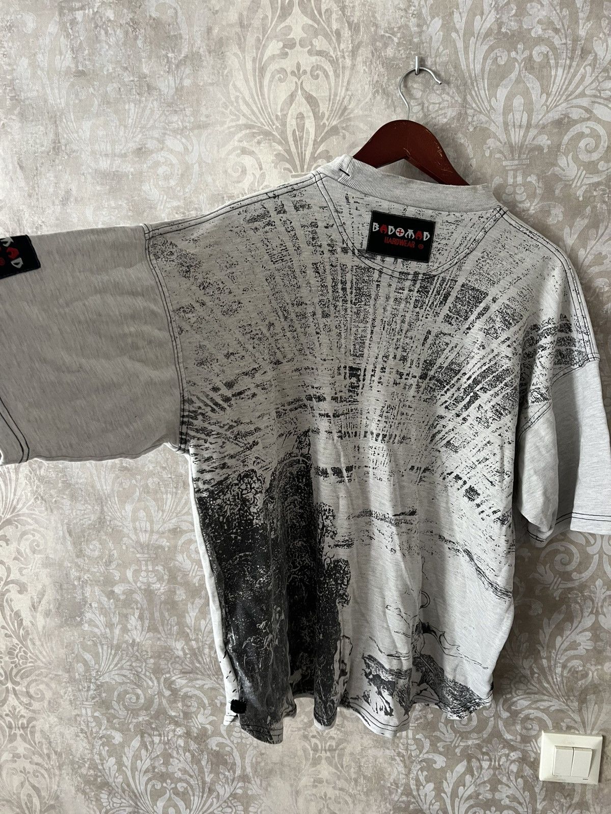Vintage Vintage Y2K Bad+Mad Hardware Oversized Tee – Gothic Graphic Size US L / EU 52-54 / 3 - 8 Thumbnail
