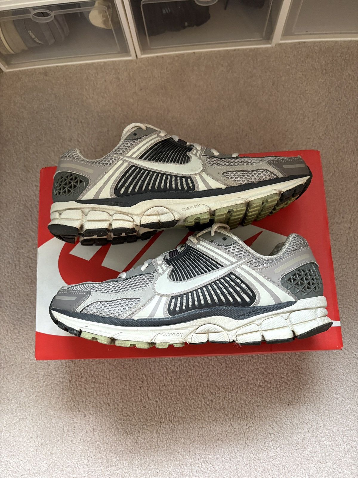 Nike Mens 8 - Nike Zoom Vomero 5 Cobblestone Gray Size US 8 / EU 41 - 2 Thumbnail