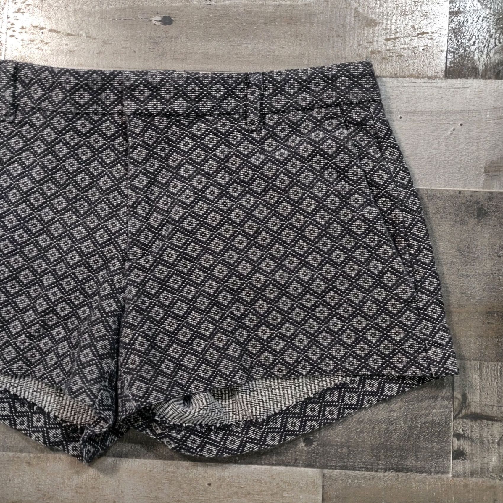 Banana Republic Banana Republic Shorts Womens Black Hot Pants Mid-Rise Diamond Pattern Casual Size 0 Size 28" / US 6 / IT 42 - 5 Thumbnail