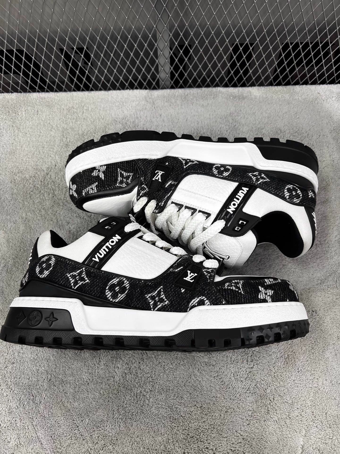 Louis Vuitton LOUIS VUITTON Trainer Maxi 44 Black White Denim Size US 11 / EU 44 - 4 Thumbnail