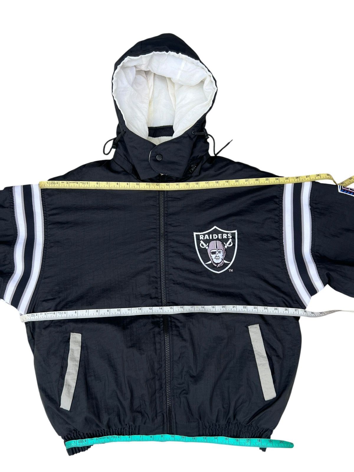 Foot Locker 90s NFL Raiders Reversible Heavy Puffer Pro Player Jacket Size US L / EU 52-54 / 3 - 6 Thumbnail