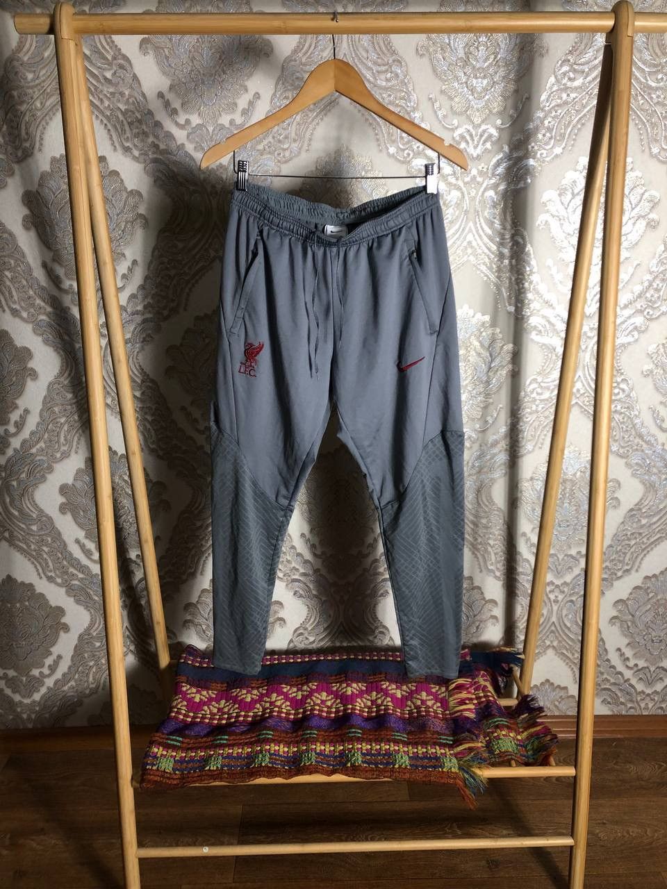 Nike VINTAGE NIKE FC LIVERPOOL ENGLAND SOCCER JERSEY PANTS Y2K Size US L / EU 52-54 / 3 - 1 Thumbnail
