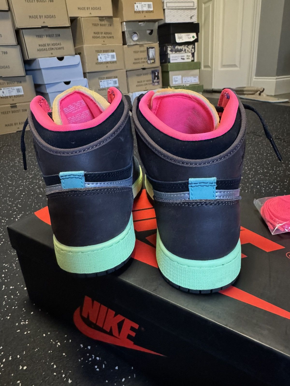 Jordan Brand × Nike Jordan 1 High Tokyo Bio Hack Kids brown orange pink 5.5Y Size US 5.5 / EU 38 - 3 Thumbnail