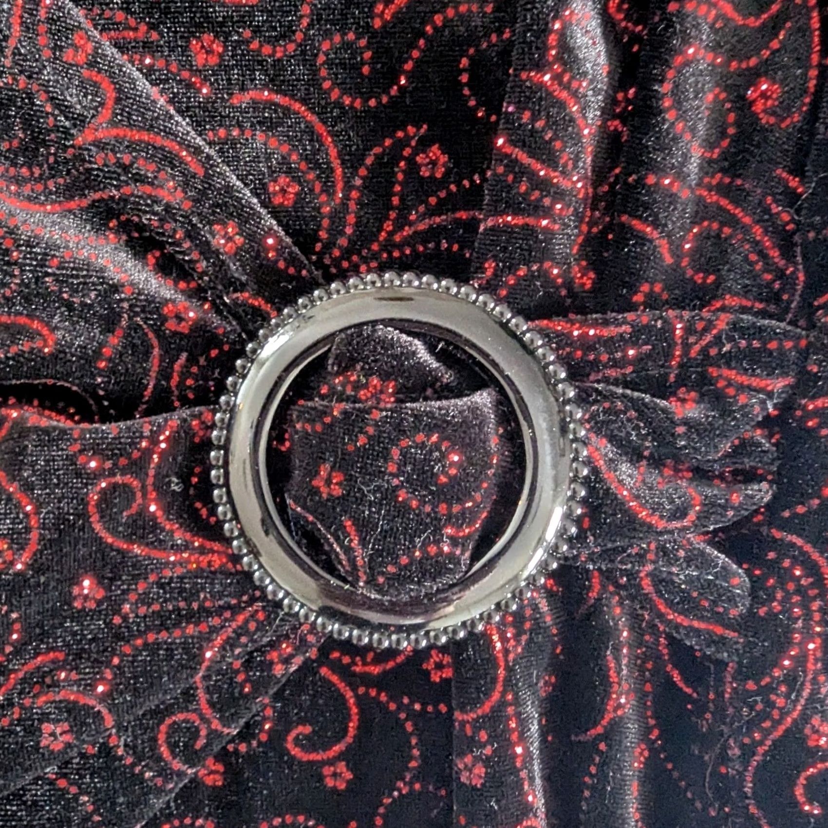 Vintage Notations Velvet Black Red Glitter Swirl Faux Wrap Top Womens Sz M Festive Glam V-Neck Buckle Glitter Paisley Velvet Top Size M / US 6-8 / IT 42-44 - 3 Thumbnail