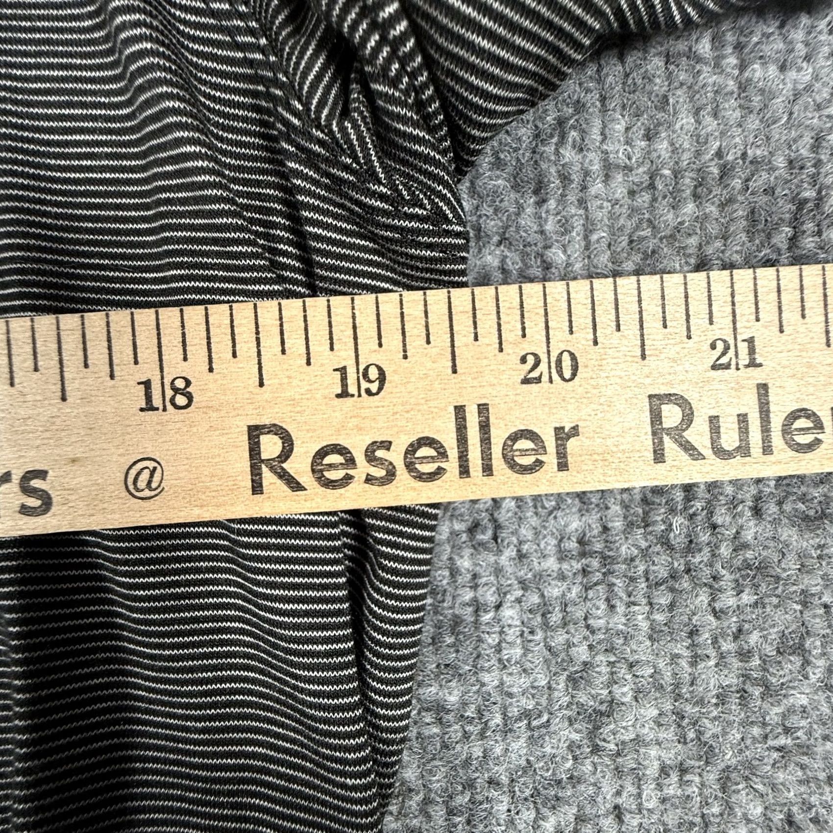 Lululemon Lululemon Polo Shirt Mens Large Black Gray Striped Lightweight Golf Performance Shirt Size US L / EU 52-54 / 3 - 5 Thumbnail