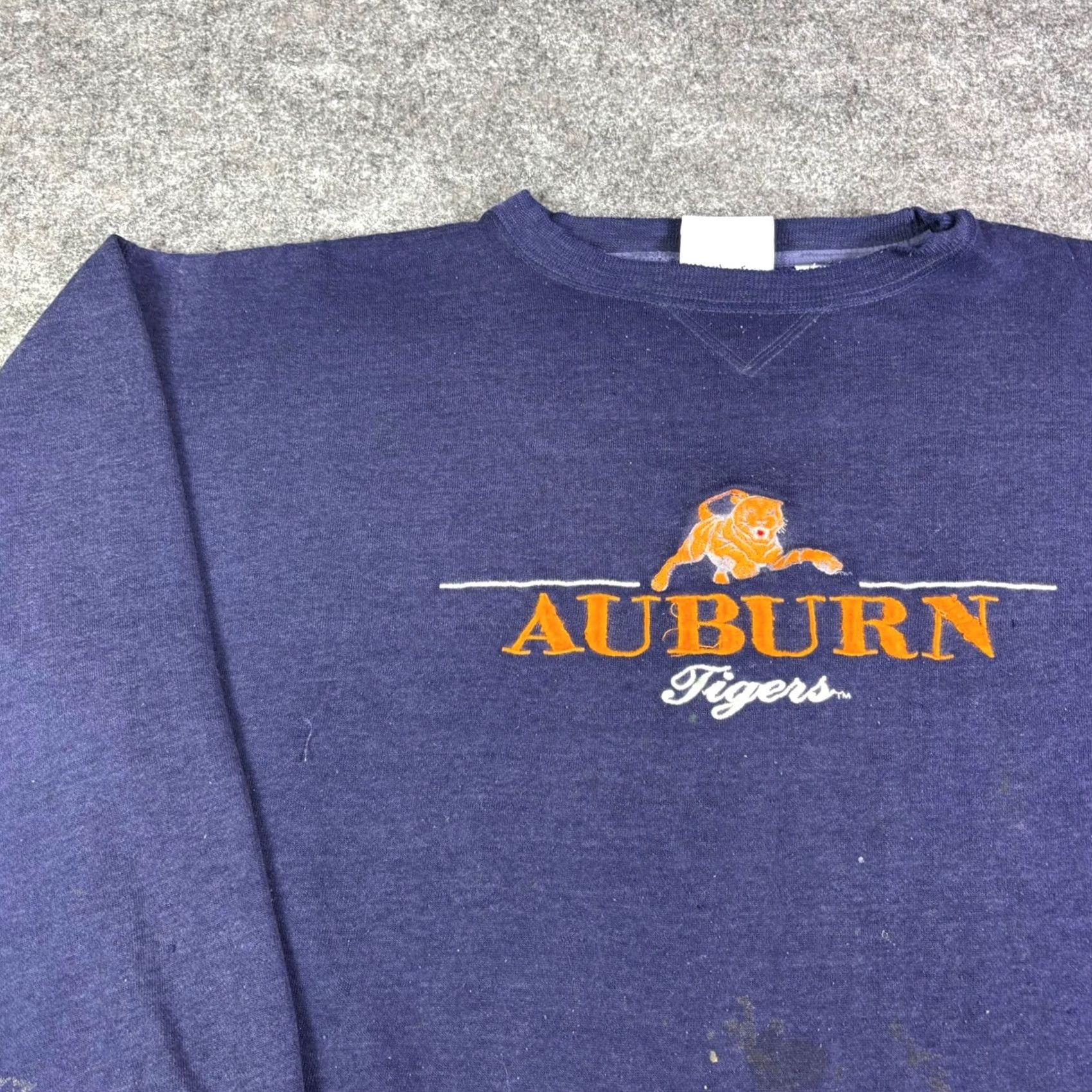 Vintage Vintage Auburn Tigers Sweatshirt Navy Blue Embroidered Logo Size Large 90s - Graphic Print Size US L / EU 52-54 / 3 - 6 Thumbnail