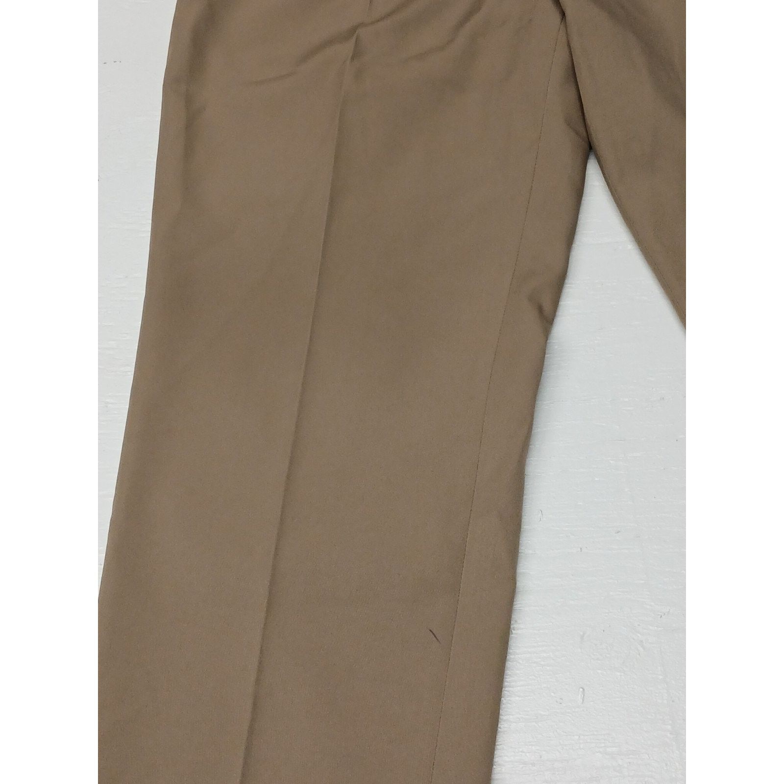 Jos. A. Bank Jos A. Bank Tan (34x29) Comfort Relaxed Casual Pants Size US 34 / EU 50 - 11 Thumbnail