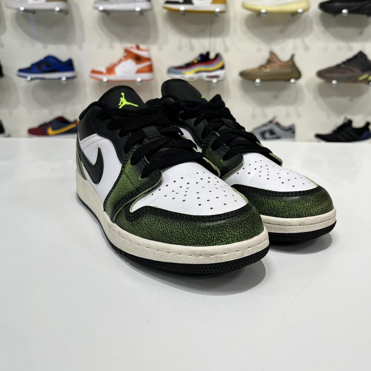 Nike Air Jordan 1 Low Wear Away Electric Green (GS) Size US 5 / EU 37 - 8 Thumbnail