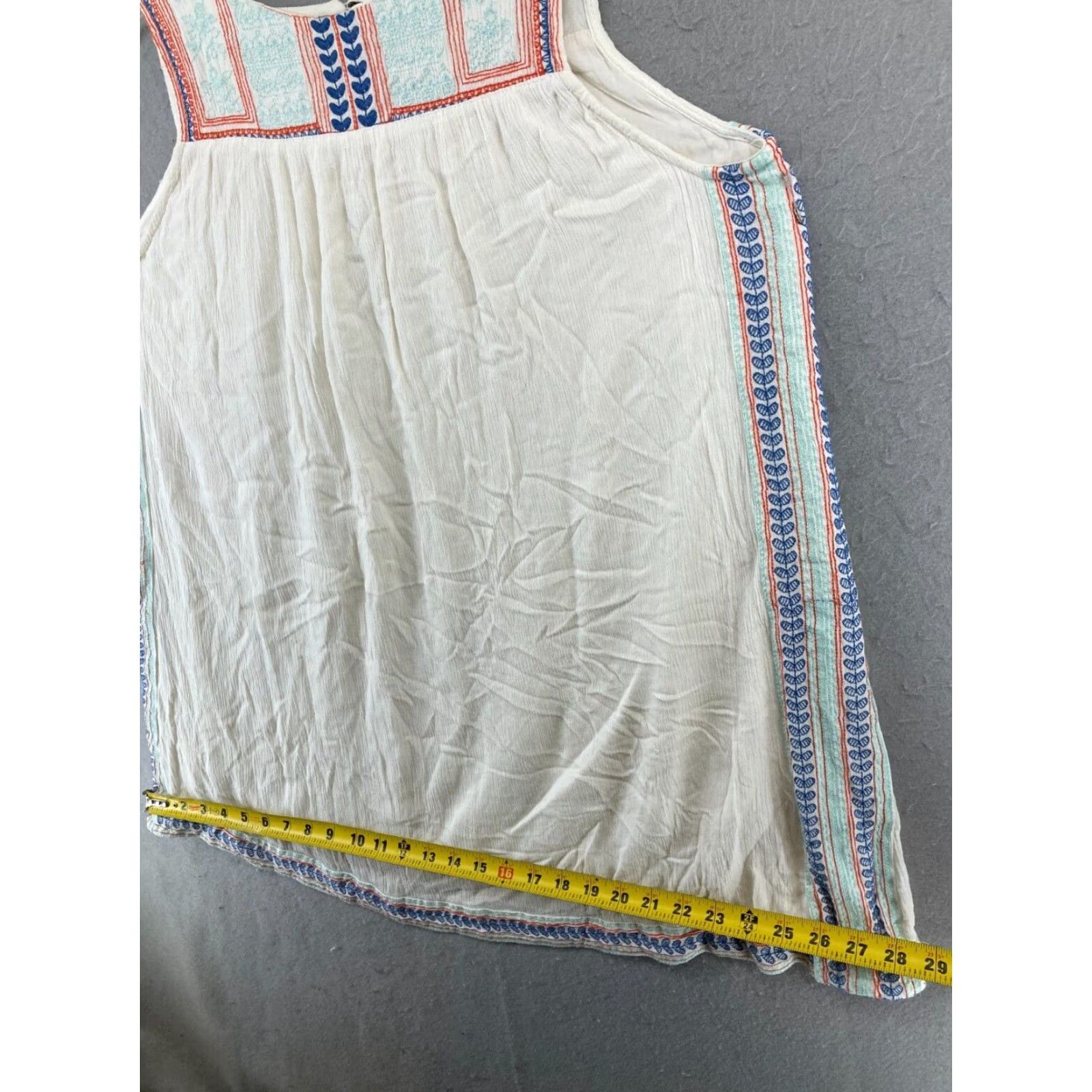 Vintage Altar'd State Womens Blouse Medium White Boho Sleeveless Scoop Neck Tunic Peasant Casual Size M / US 6-8 / IT 42-44 - 4 Thumbnail