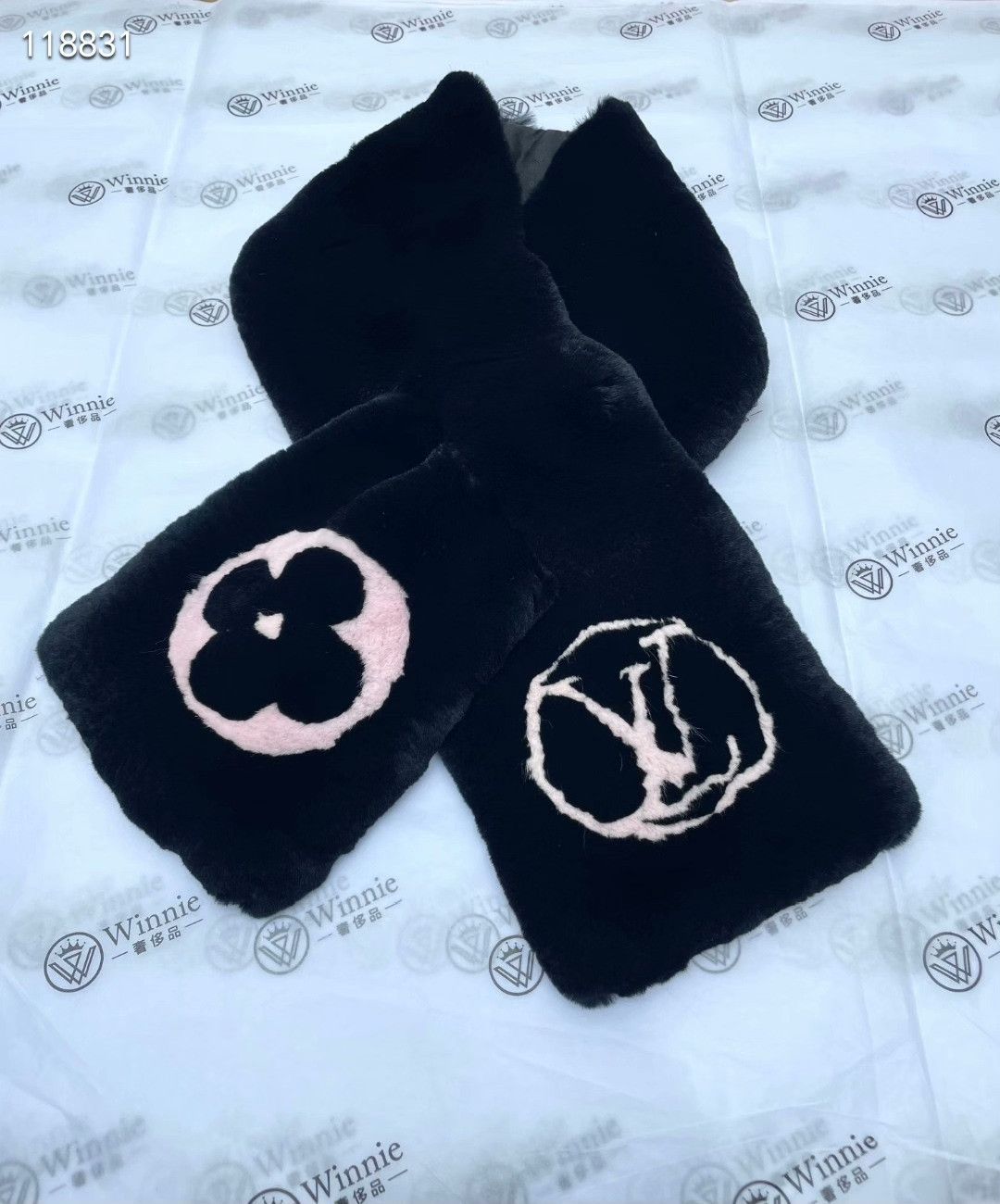 Louis Vuitton LV Black Pink Logo Fur Scarf Size ONE SIZE - 1 Thumbnail