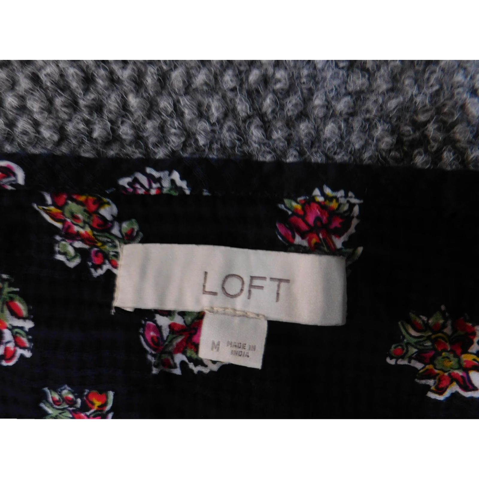 Loft LOFT Blouse - Navy Floral Embroidered 3/4 Sleeve Tunic Womens Medium V-Neck viscose Cotton Size M / US 6-8 / IT 42-44 - 5 Thumbnail