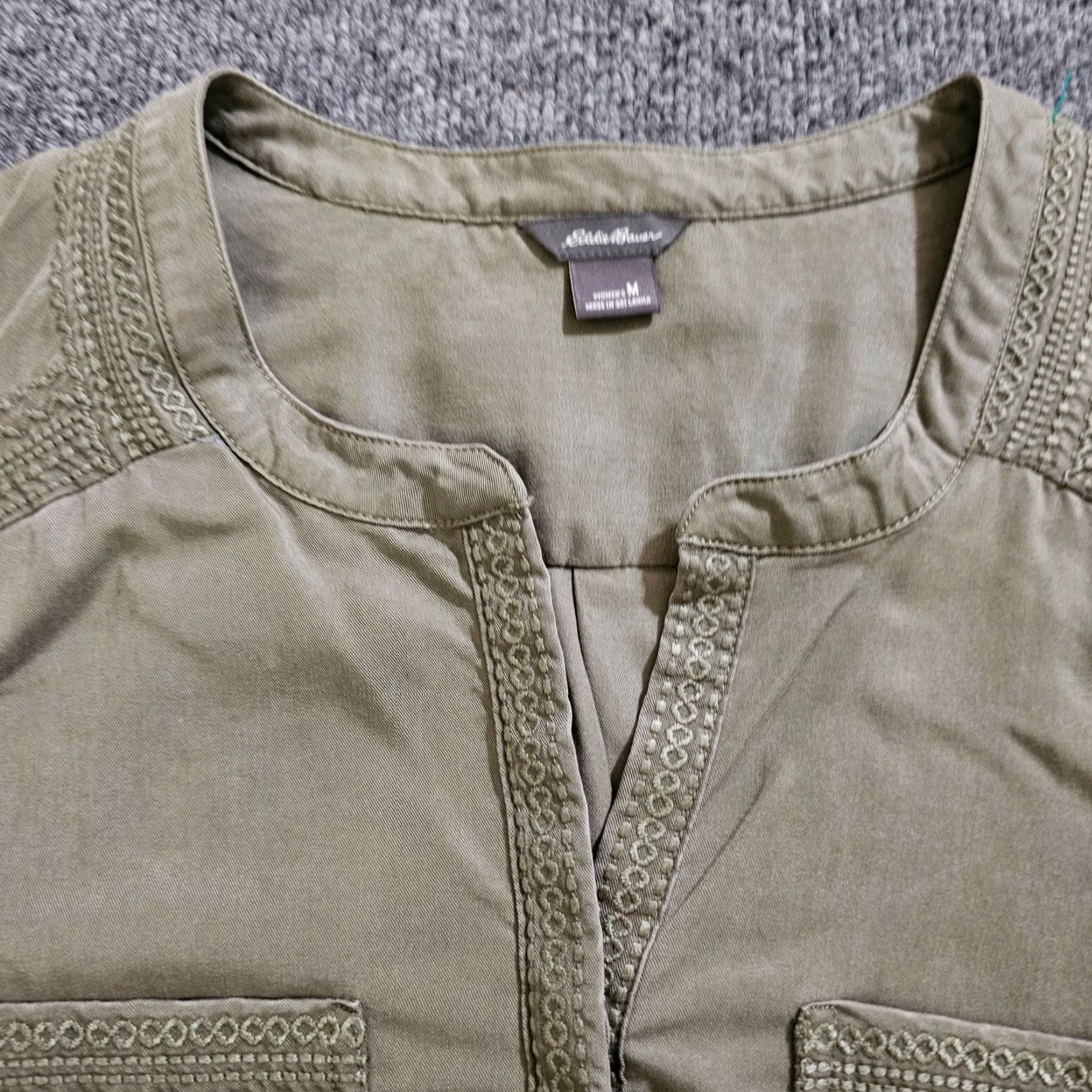 Eddie Bauer Eddie Bauer Women Blouse V-Neck Embroidered Green Top Medium Shirt Casual Size M / US 6-8 / IT 42-44 - 2 Thumbnail