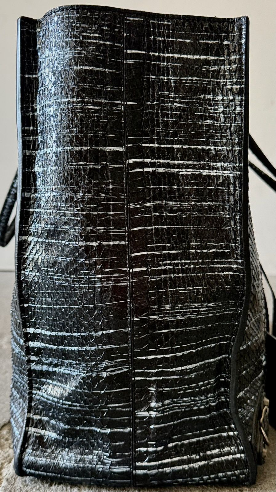 Balenciaga Balenciaga - 2000's - Python A4 - Papier Tote Bag Size ONE SIZE - 10 Thumbnail