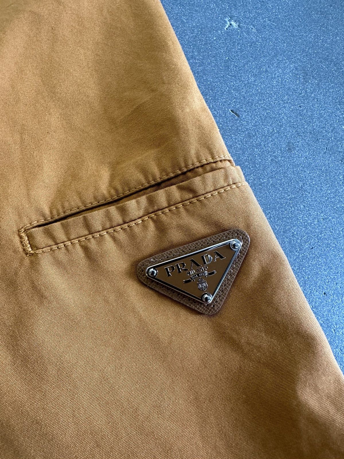 Prada Prada Milano Logo Chino Bermuda Shorts Size US 36 / EU 52 - 14 Thumbnail