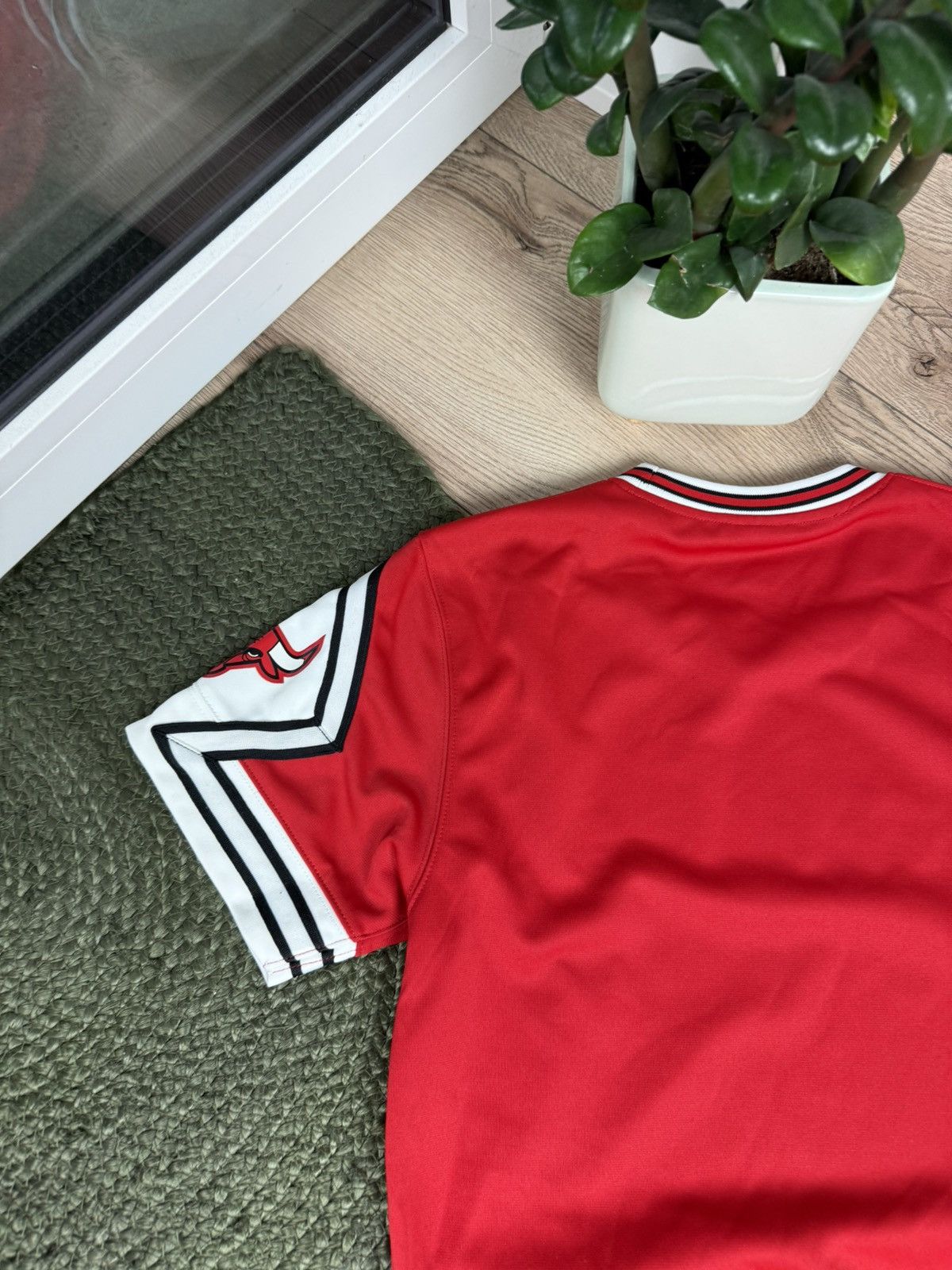 Mitchell & Ness MITCHELL & NESS CHICAGO BULLS SHOOTING SHIRT 1987-88 Size US S / EU 44-46 / 1 - 10 Thumbnail