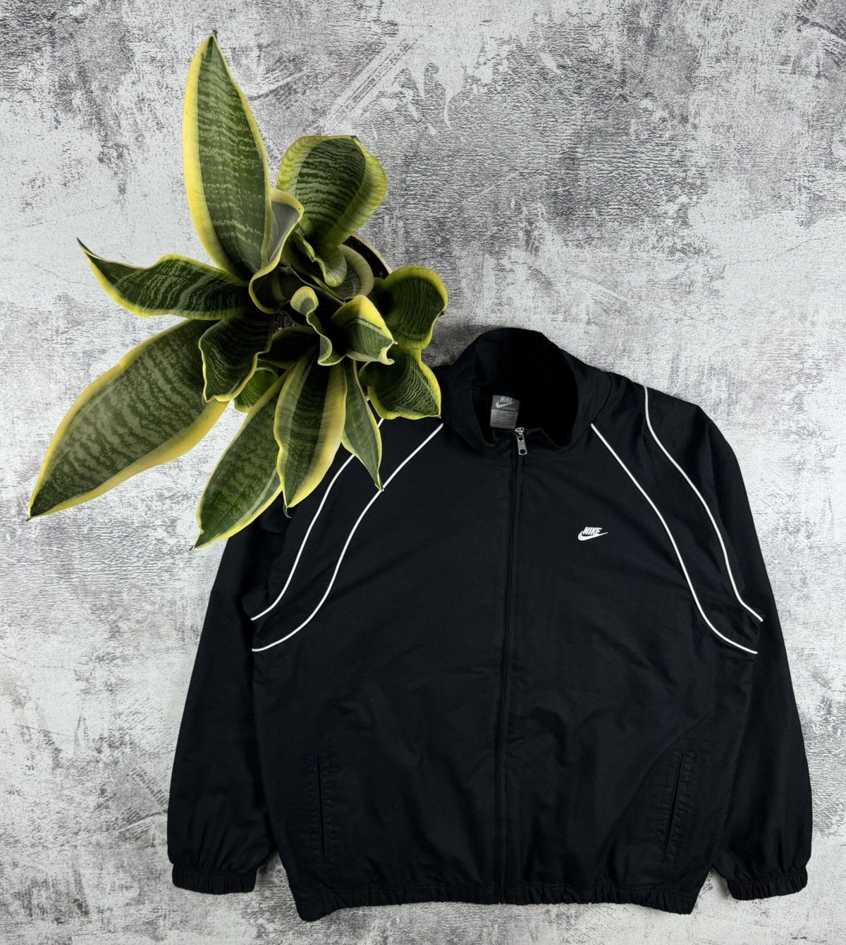 Nike Nike Retro Windbreaker Track Y2K Nylon Swoosh Light Jacket Size US XL / EU 56 / 4 - 1 Thumbnail