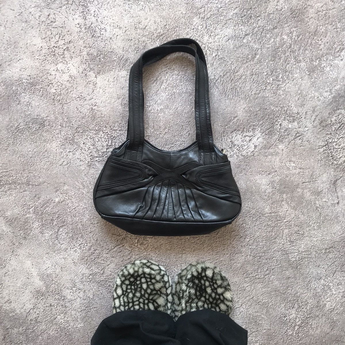 Vintage Vintage Y2K Black Leather Shoulder Bag Japanese Streetwear O Size ONE SIZE - 1 Thumbnail